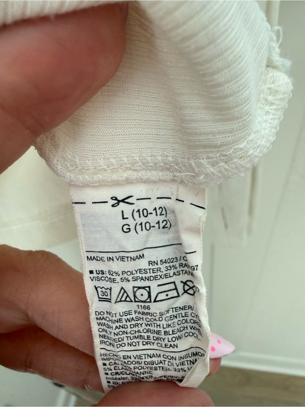 Old Navy Cropped Cream Ribbed Long Sleeve Scoop Top - Picture 3 of 5